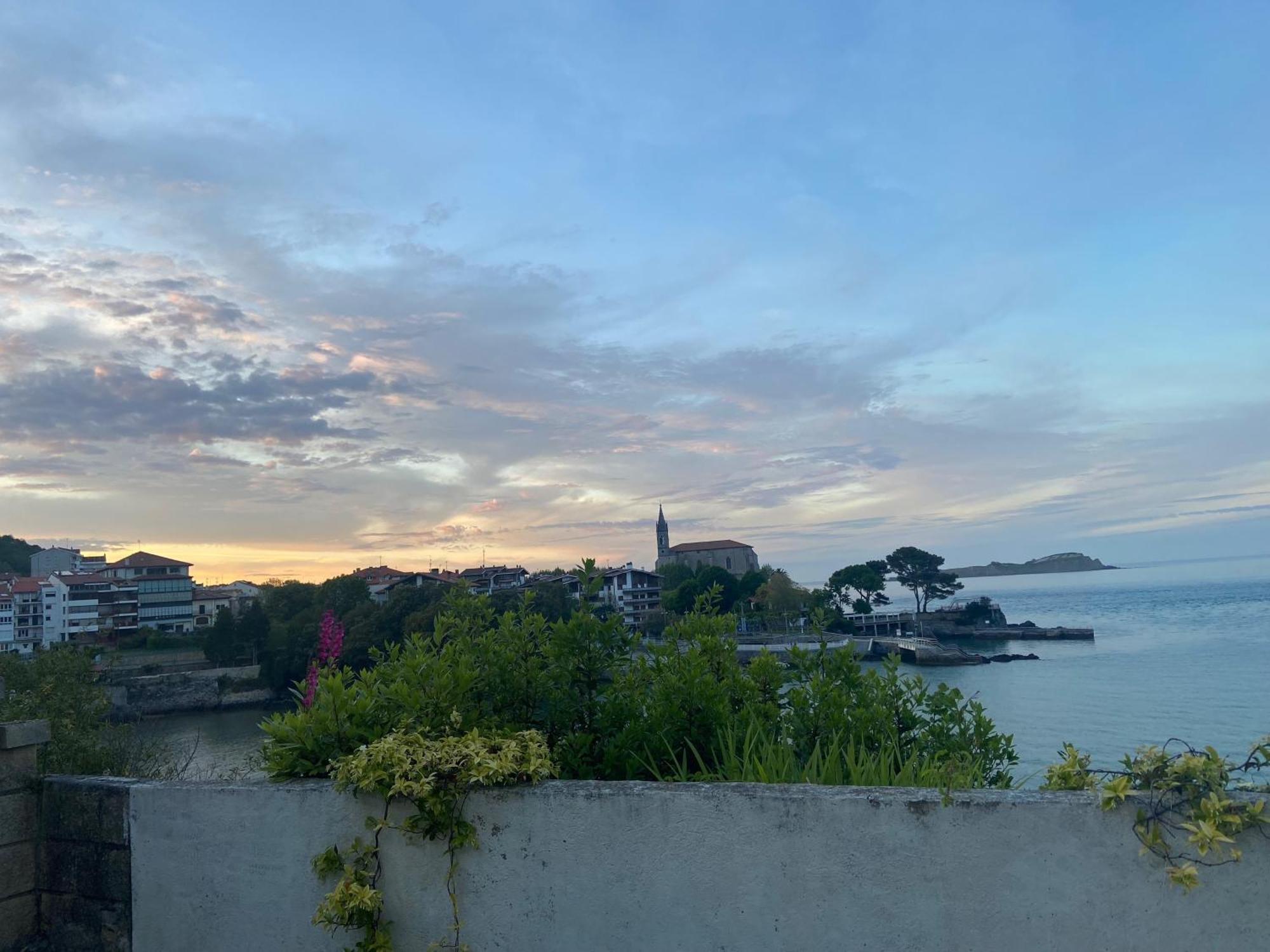 Mundaka Beachfront House ภายนอก รูปภาพ